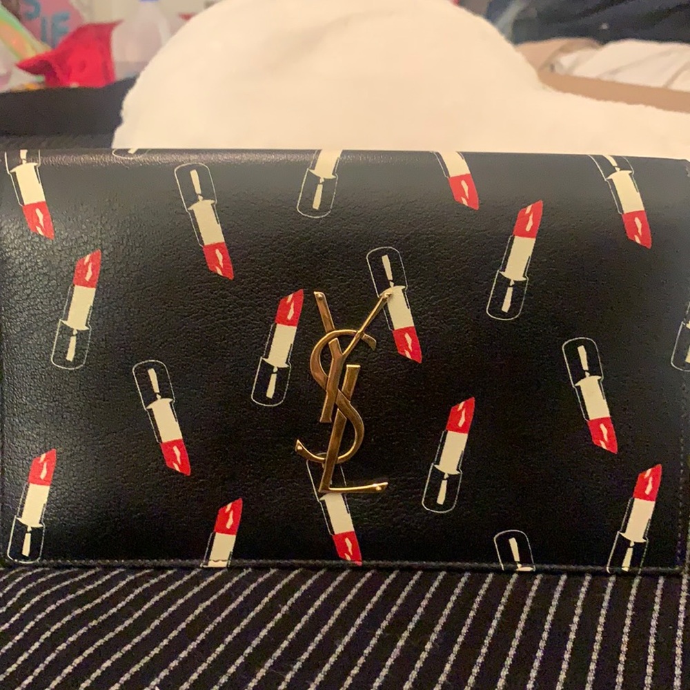 Lipstick YSL clutch